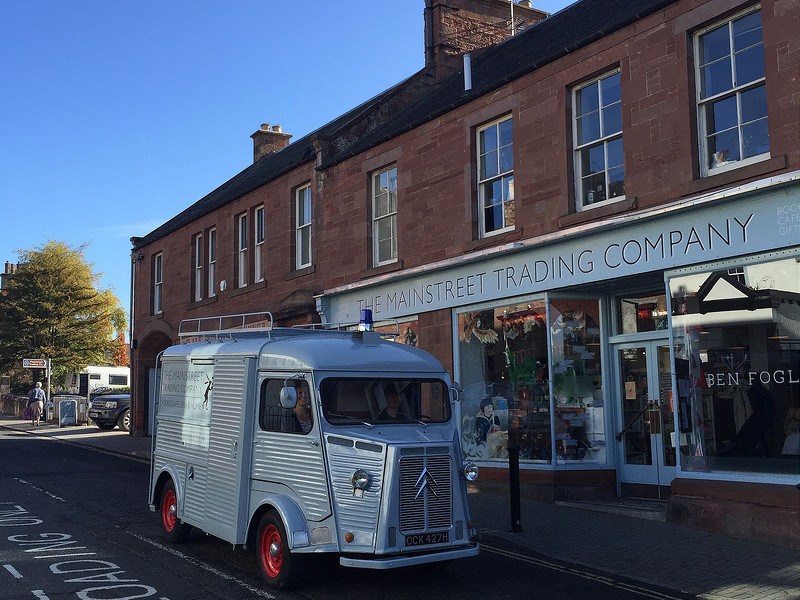 Van in front of the Mainstreet Trading Company shop 2015